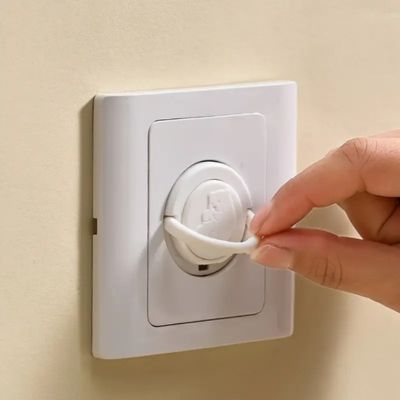 Cache pour prise securitaire et pratique