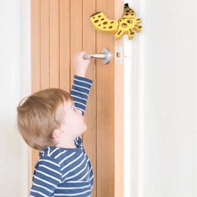 bloc porte pour enfant curieux